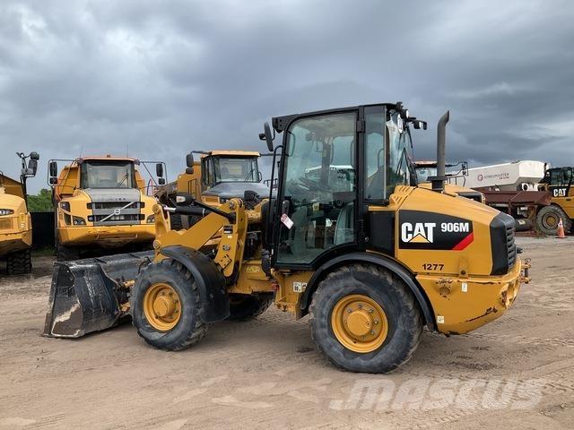 CAT 906M Gumikerekes homlokrakodók