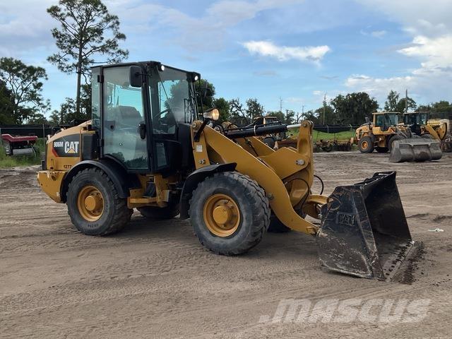 CAT 906M Gumikerekes homlokrakodók