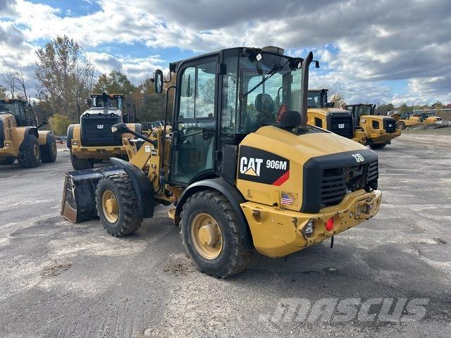 CAT 906M Gumikerekes homlokrakodók