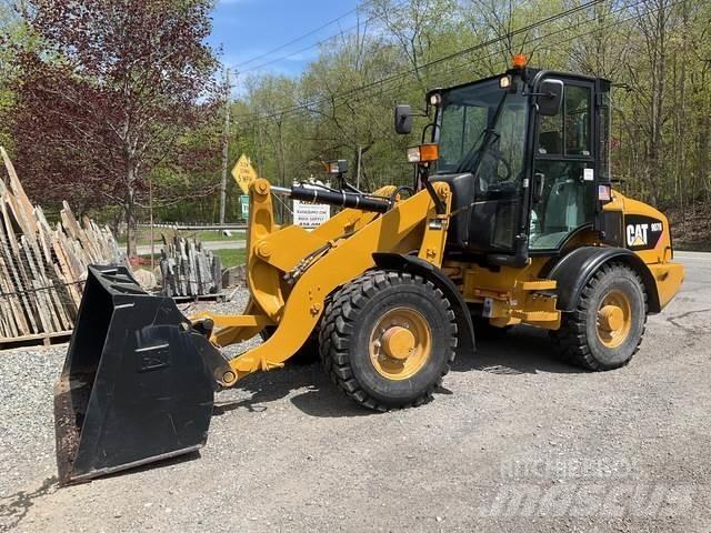 CAT 907H Gumikerekes homlokrakodók