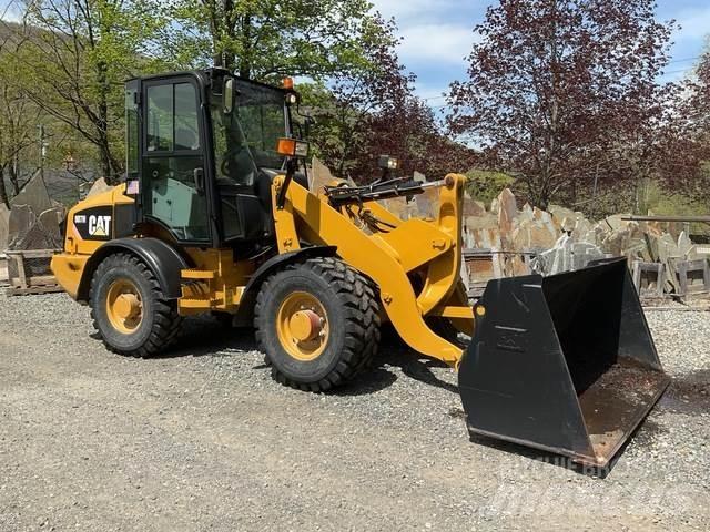 CAT 907H Gumikerekes homlokrakodók