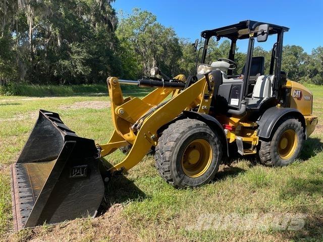 CAT 908M Gumikerekes homlokrakodók