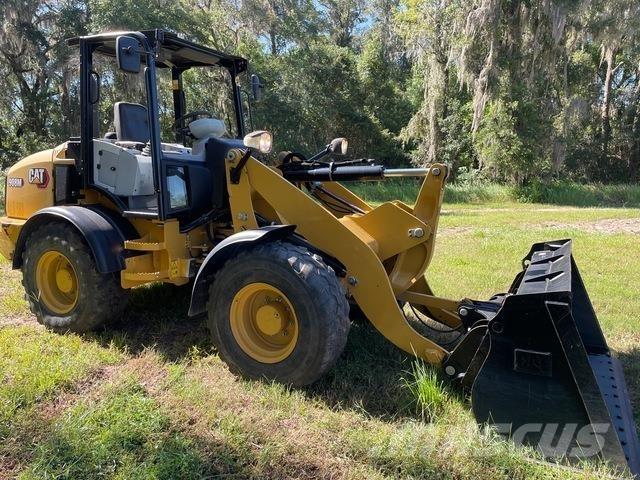 CAT 908M Gumikerekes homlokrakodók