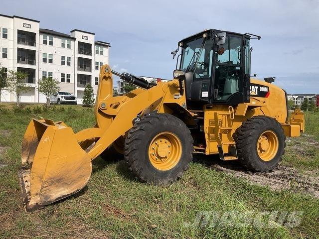 CAT 910M Gumikerekes homlokrakodók