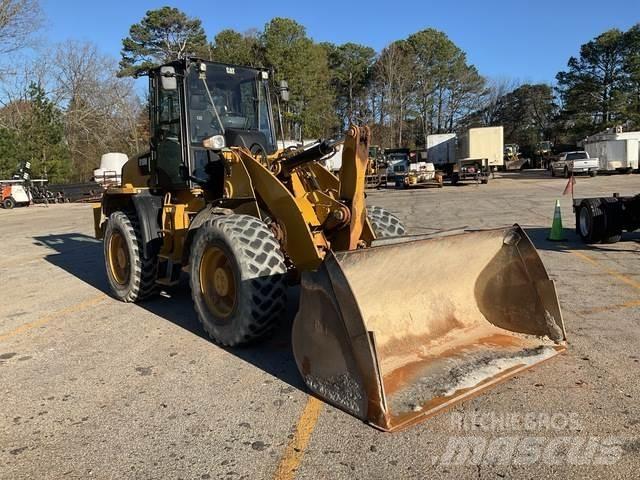 CAT 918M Gumikerekes homlokrakodók
