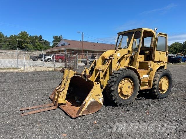 CAT 922 Gumikerekes homlokrakodók