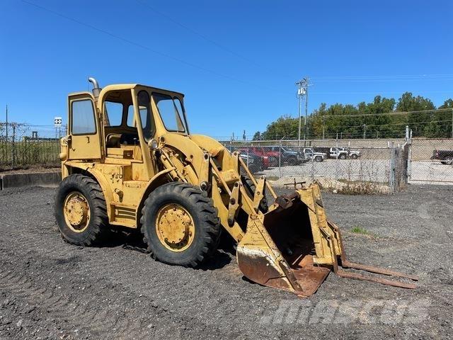 CAT 922 Gumikerekes homlokrakodók