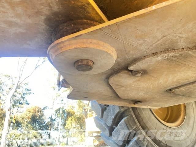 CAT 924H Gumikerekes homlokrakodók