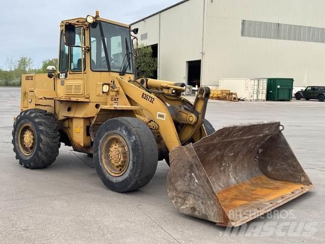 CAT 926 Gumikerekes homlokrakodók