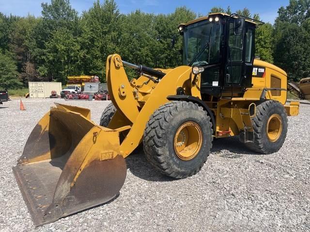 CAT 926M Gumikerekes homlokrakodók