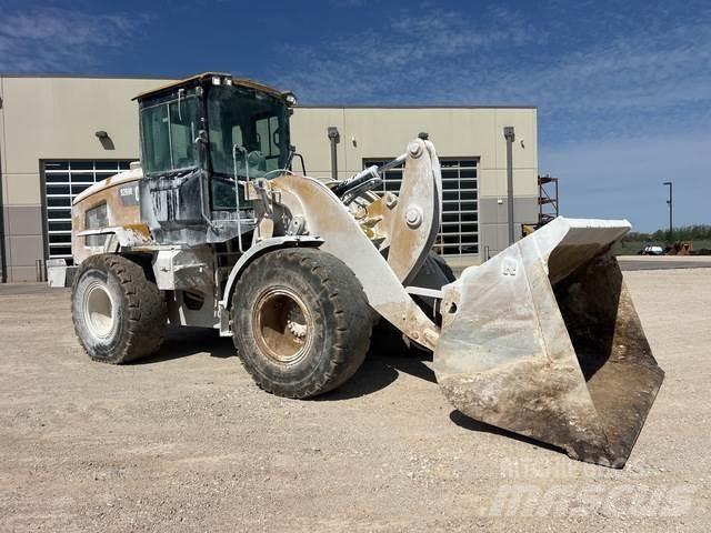 CAT 926M Gumikerekes homlokrakodók