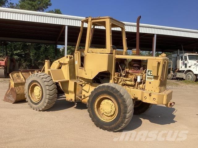 CAT 930 Gumikerekes homlokrakodók