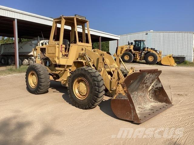 CAT 930 Gumikerekes homlokrakodók