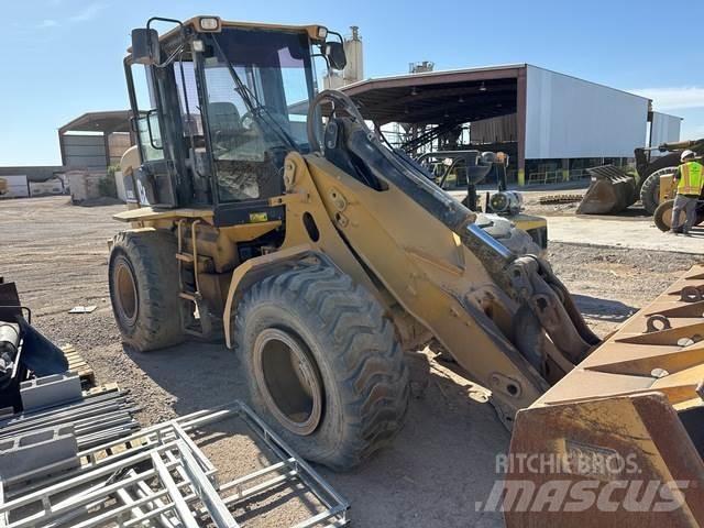 CAT 930G Gumikerekes homlokrakodók