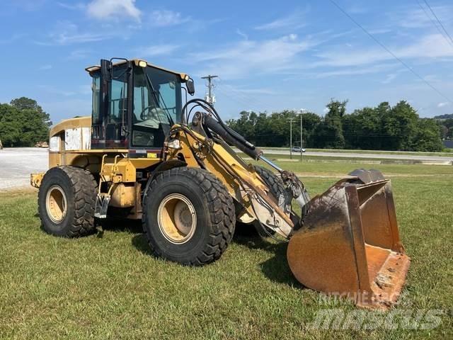 CAT 930G Gumikerekes homlokrakodók