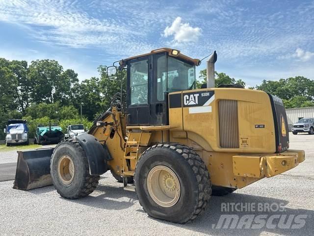 CAT 930H Gumikerekes homlokrakodók