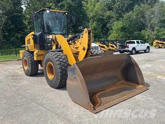 CAT 930M Gumikerekes homlokrakodók