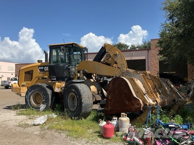 CAT 930M Gumikerekes homlokrakodók