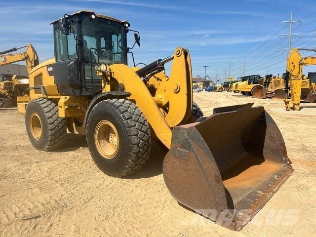 CAT 930M Gumikerekes homlokrakodók