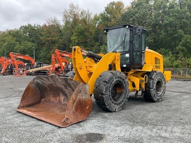 CAT 930M Gumikerekes homlokrakodók