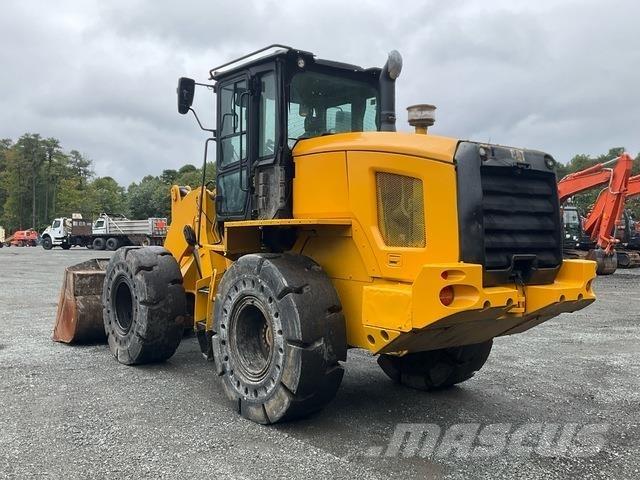 CAT 930M Gumikerekes homlokrakodók