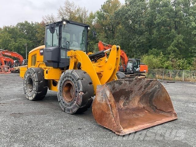 CAT 930M Gumikerekes homlokrakodók