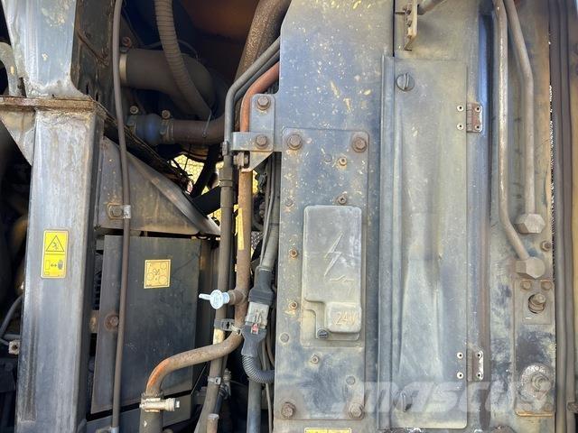 CAT 938 K Gumikerekes homlokrakodók