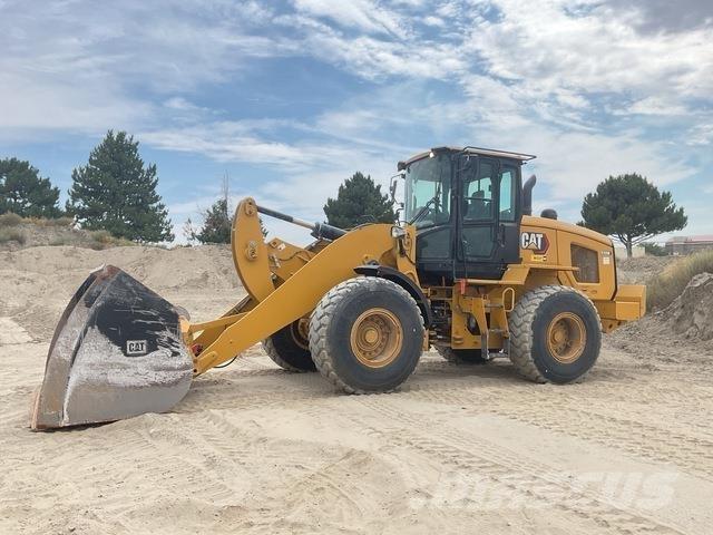 CAT 938M Gumikerekes homlokrakodók