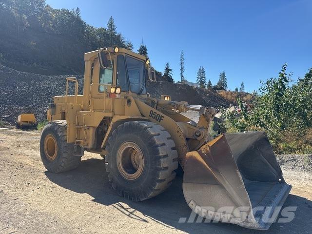 CAT 950F Gumikerekes homlokrakodók