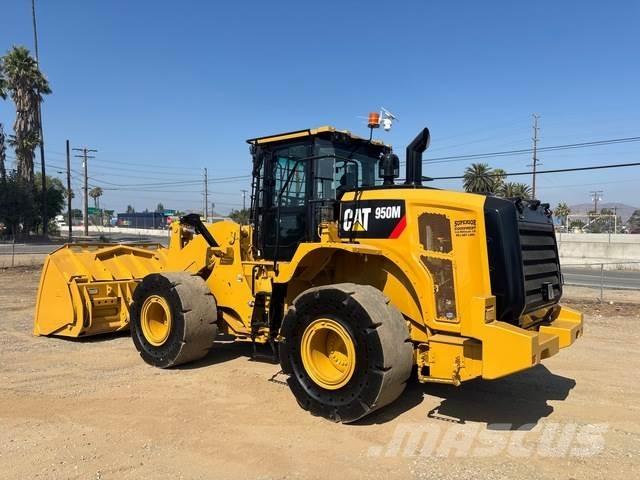 CAT 950M Gumikerekes homlokrakodók