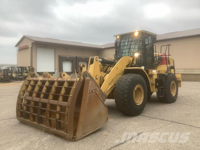 CAT 950M Gumikerekes homlokrakodók