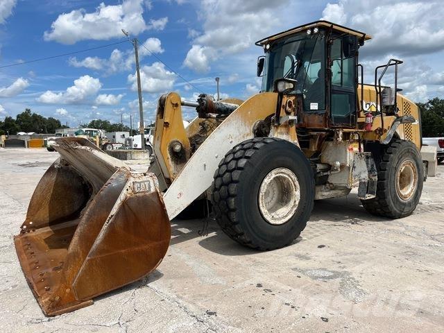 CAT 950M Gumikerekes homlokrakodók