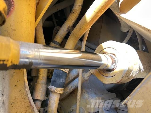 CAT 960 Gumikerekes homlokrakodók