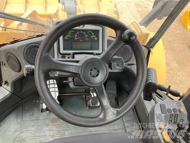 CAT 966L Gumikerekes homlokrakodók