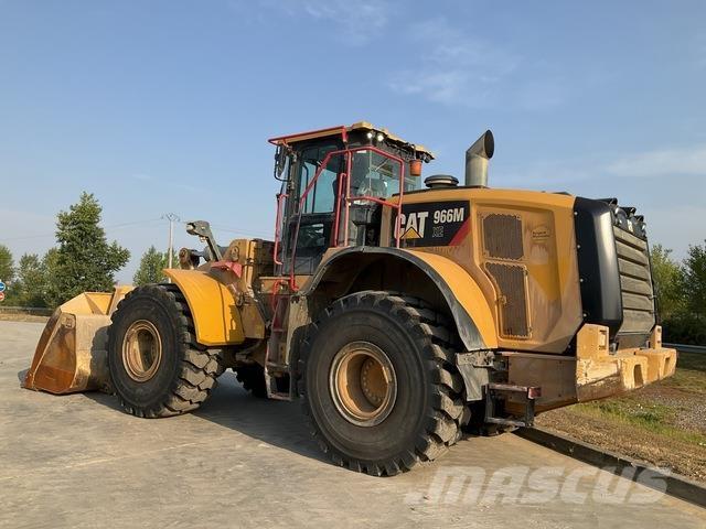 CAT 966M XE Gumikerekes homlokrakodók