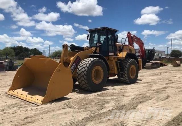 CAT 972 Gumikerekes homlokrakodók