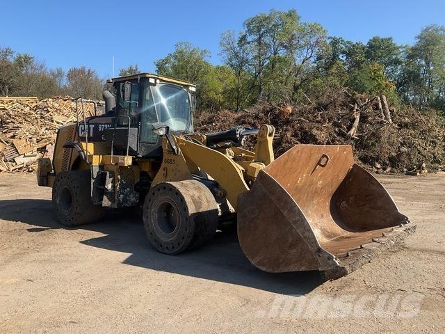 CAT 972M Gumikerekes homlokrakodók