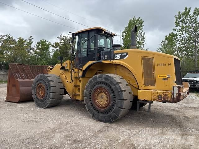 CAT 980H Gumikerekes homlokrakodók