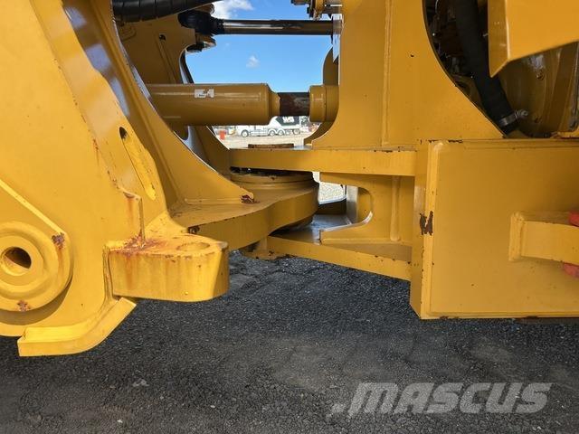 CAT 980M Gumikerekes homlokrakodók