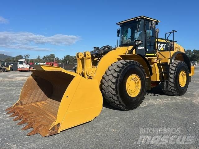 CAT 980M Gumikerekes homlokrakodók