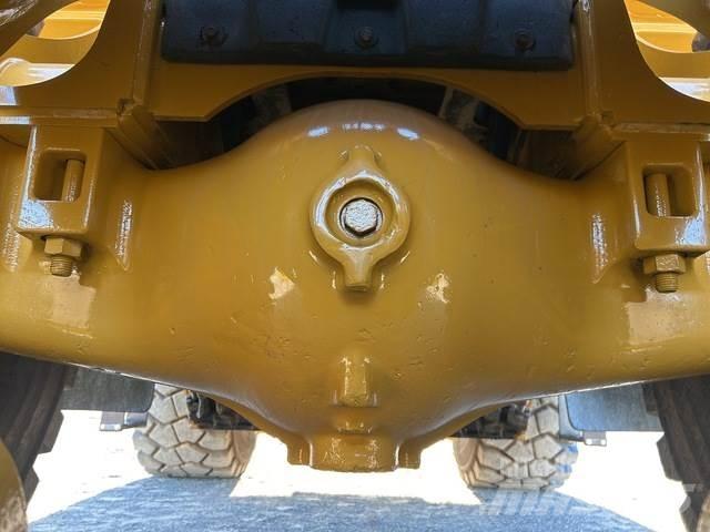 CAT 980M Gumikerekes homlokrakodók