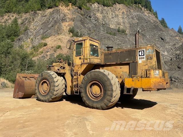 CAT 988B Gumikerekes homlokrakodók