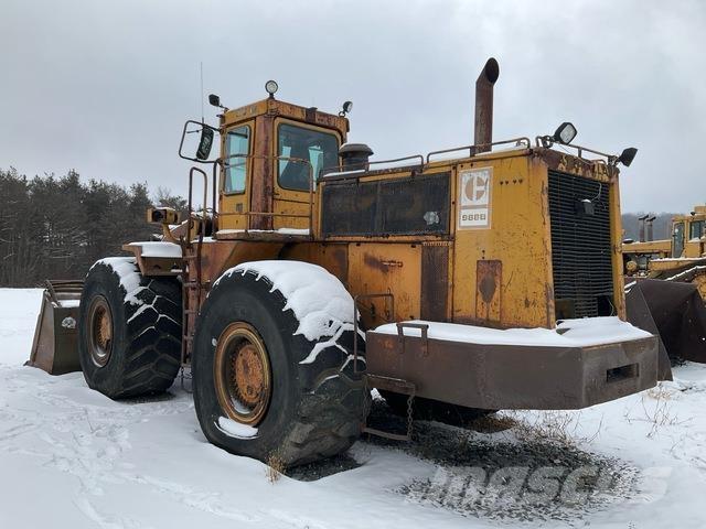 CAT 988B Gumikerekes homlokrakodók