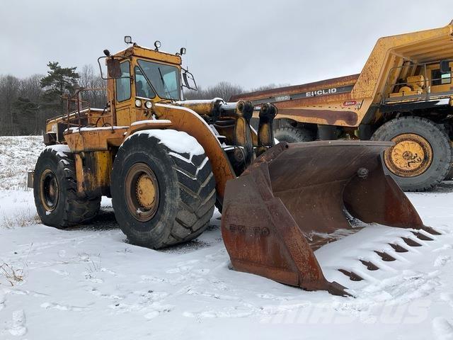 CAT 988B Gumikerekes homlokrakodók