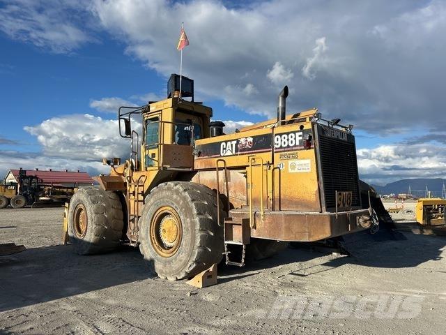 CAT 988F Gumikerekes homlokrakodók