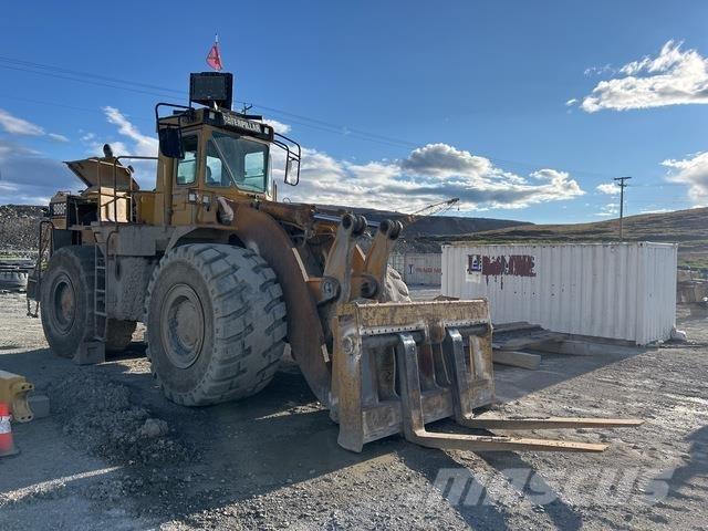 CAT 988F Gumikerekes homlokrakodók