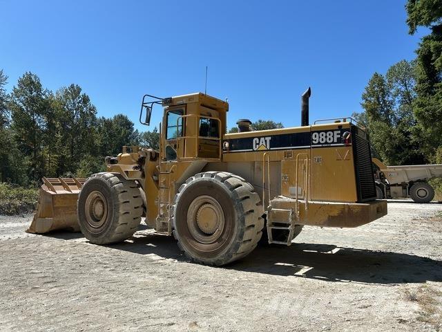 CAT 988F Gumikerekes homlokrakodók