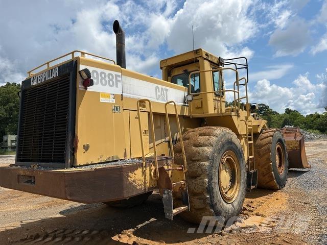CAT 988F Gumikerekes homlokrakodók