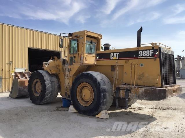 CAT 988F Gumikerekes homlokrakodók