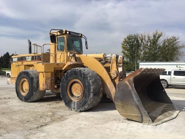 CAT 988F Gumikerekes homlokrakodók